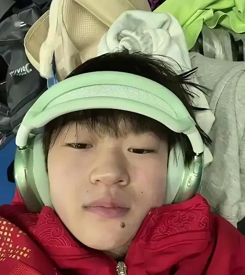 全红婵回家摘荔枝 果园里的沉重心情